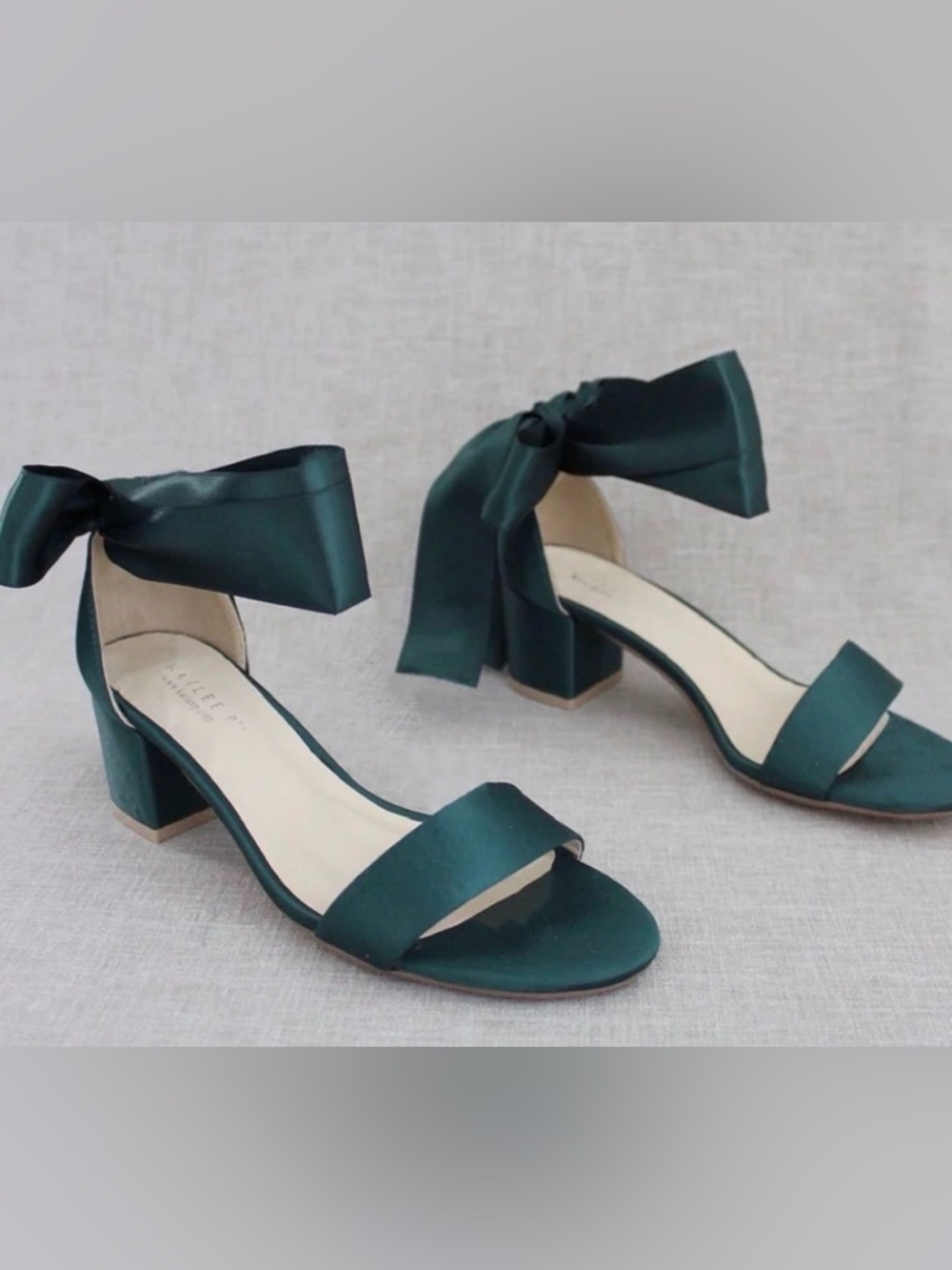 NWT Kailee P Satin Block Heel Sandals with Ankle Tie - Emerald Green- Size 8